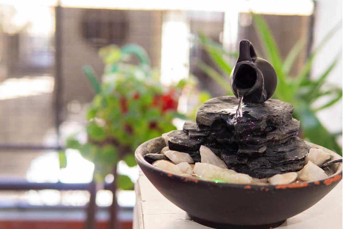 sunroom-indoor-fountain